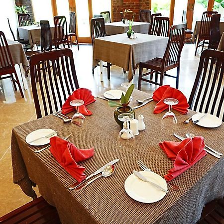 Raza Gyo Hotel Bagan Buitenkant foto