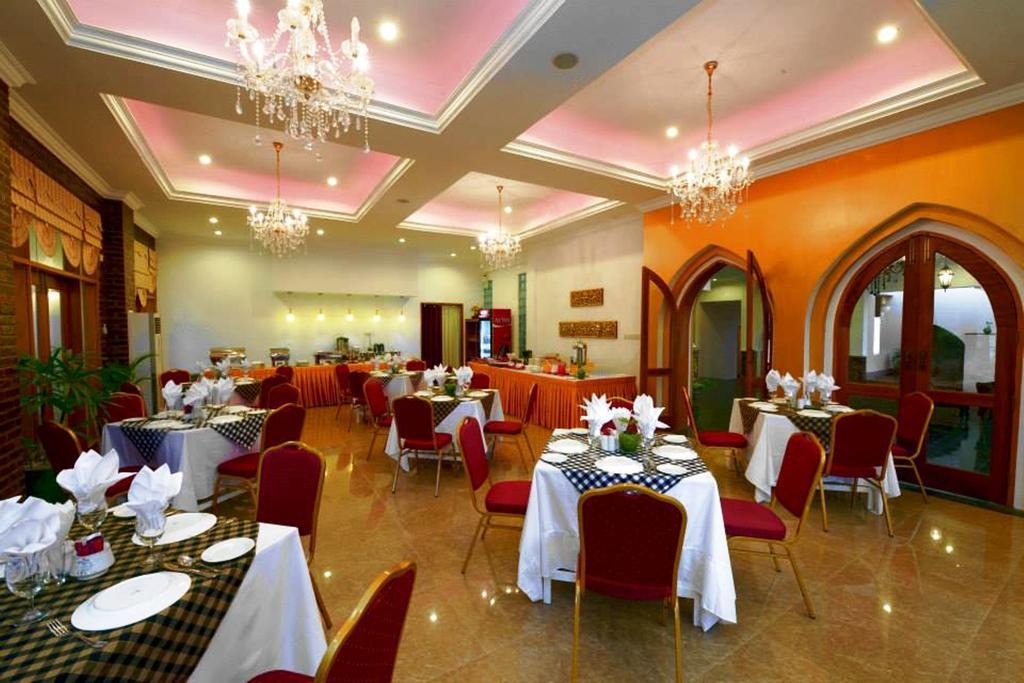 Raza Gyo Hotel Bagan Buitenkant foto