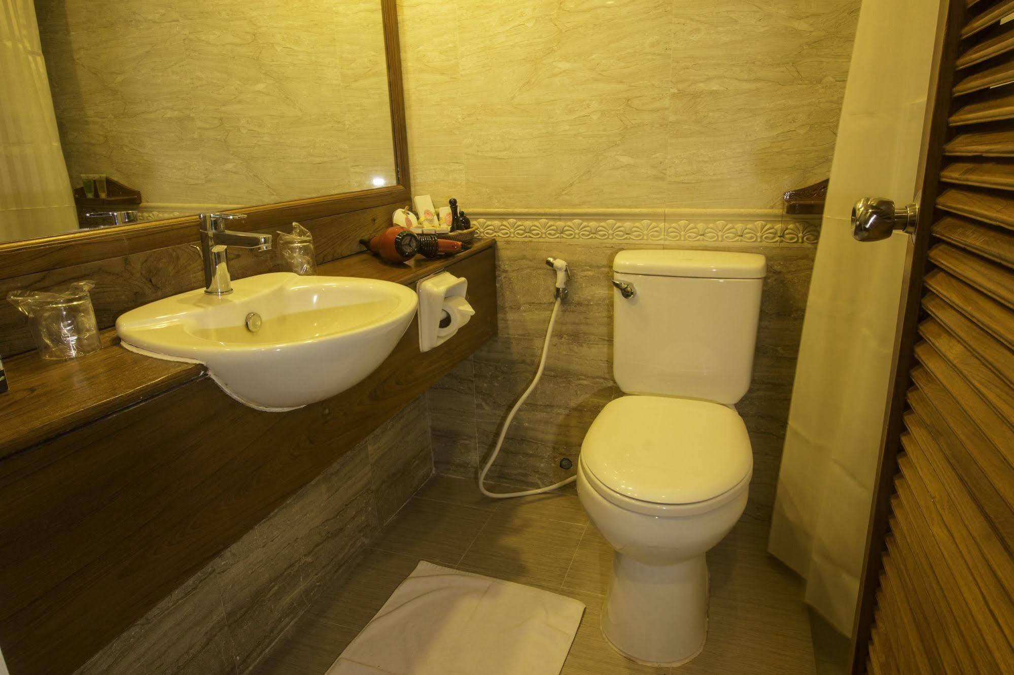Raza Gyo Hotel Bagan Buitenkant foto