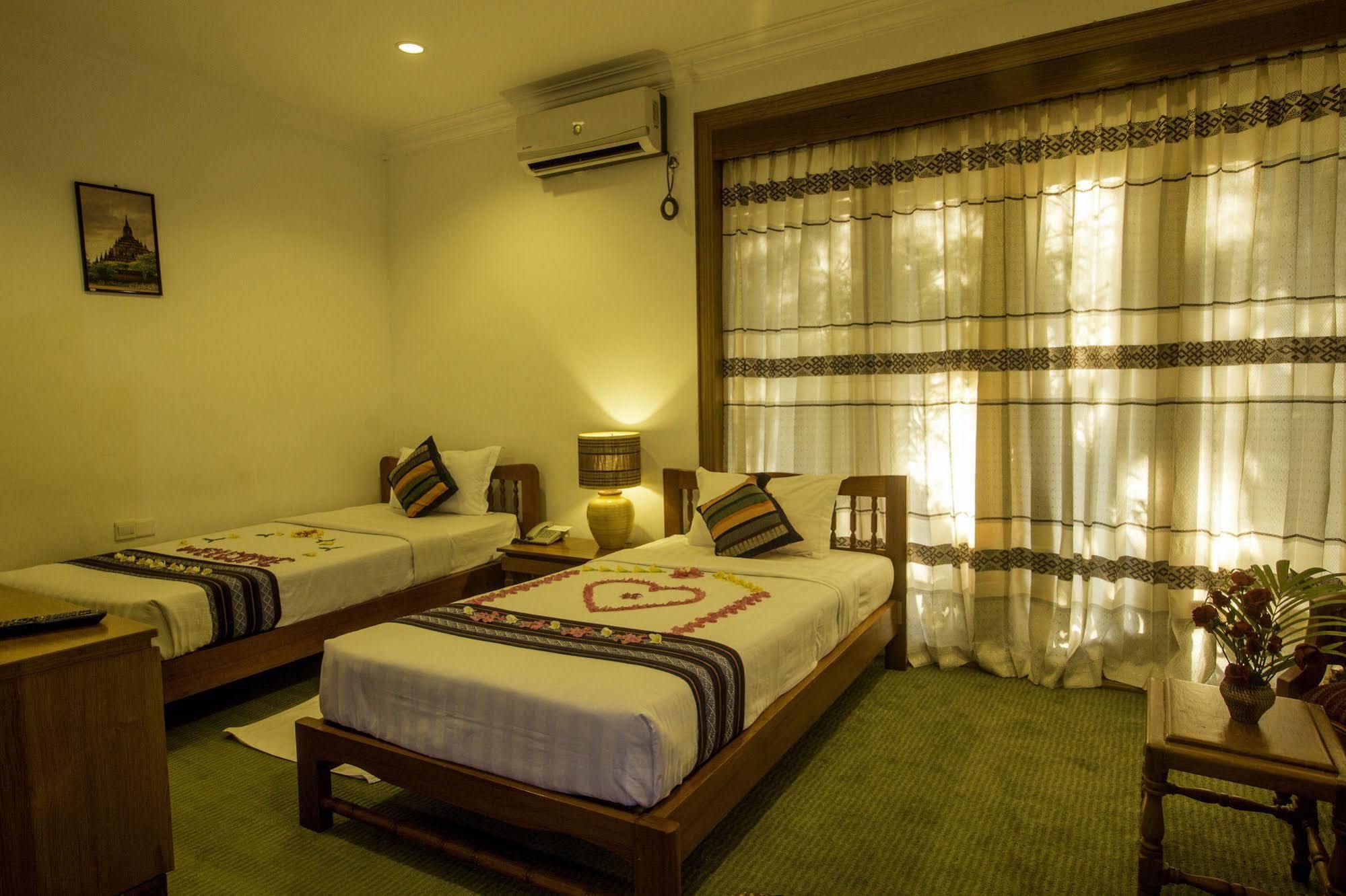 Raza Gyo Hotel Bagan Buitenkant foto